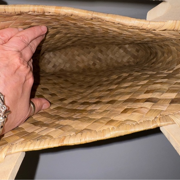 Handwoven Natural Fiber Deep Tropical Purse Bag with Wooden Handles 15”x13” - Picture 7 of 13